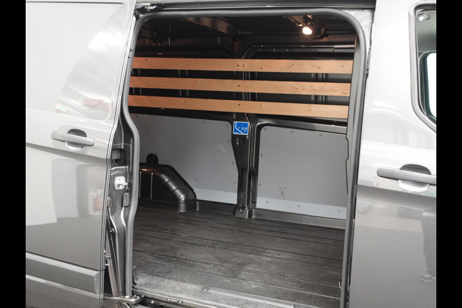 Ford Transit Custom 300 2.0 TDCI 130pk L2H1 Trend Automaat Airco Navigatie Cruisecontrol Camera Parkeersensoren Trekhaak Betimmering