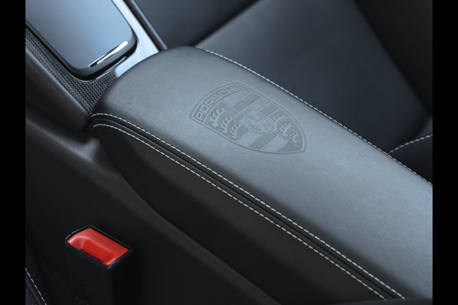 Porsche 911 3.0 Carrera 4S - Glasdak - Achterasbesturing - 18-Voudig - Sport Chrono - Stoelventilatie