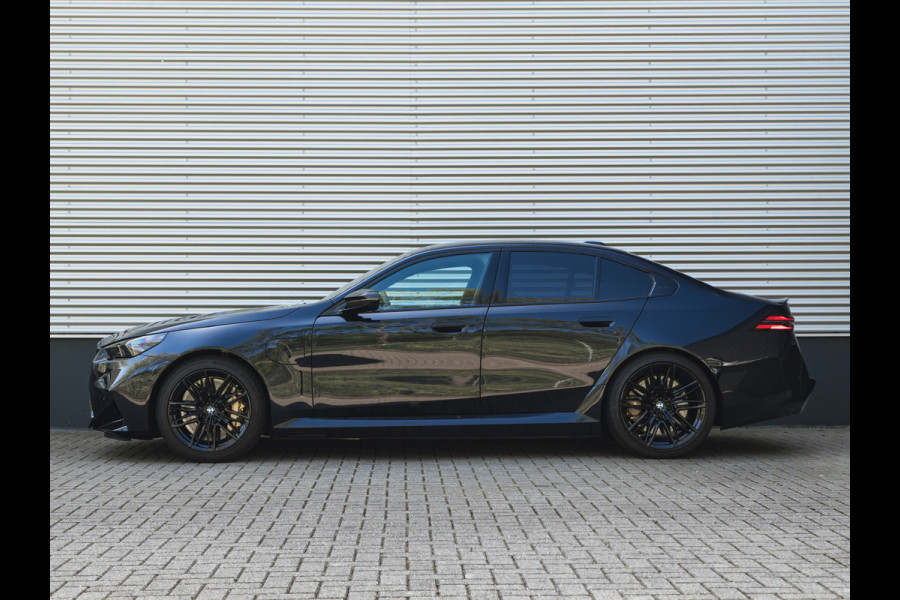 BMW 5 Serie M5 - Direct Beschikbaar! - Keramisch - Full-Option