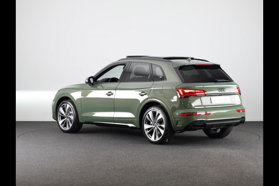 Audi Q5 S edition Competition 50 TFSI e 220 kW / 299 PK SU panoramadak, adaptive airsuspension, comfortsleutel, optiekpakket zwart plus, assistentiepakket parking