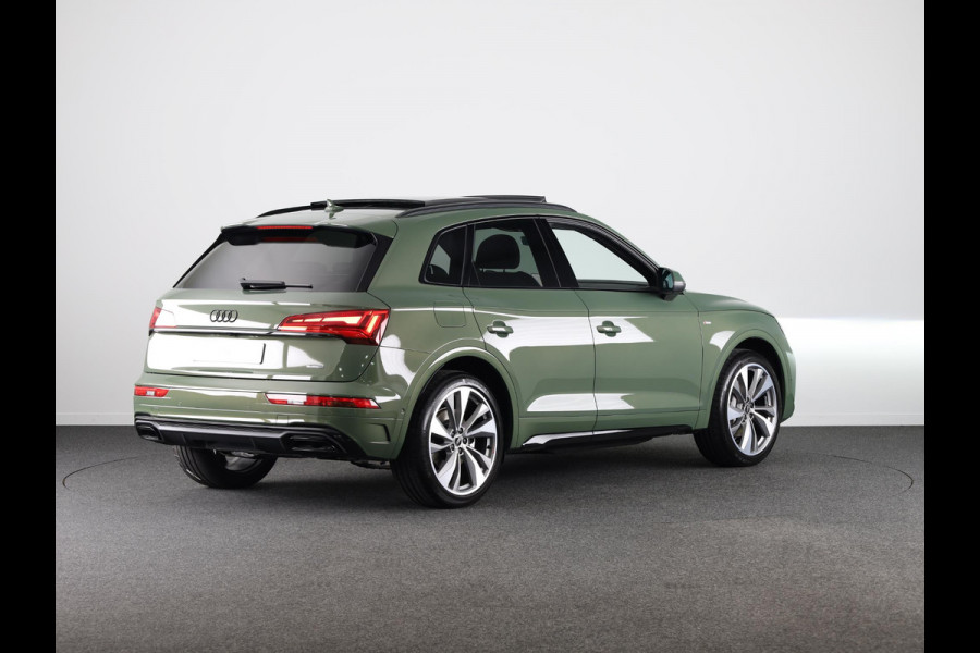 Audi Q5 S edition Competition 50 TFSI e 220 kW / 299 PK SU panoramadak, adaptive airsuspension, comfortsleutel, optiekpakket zwart plus, assistentiepakket parking