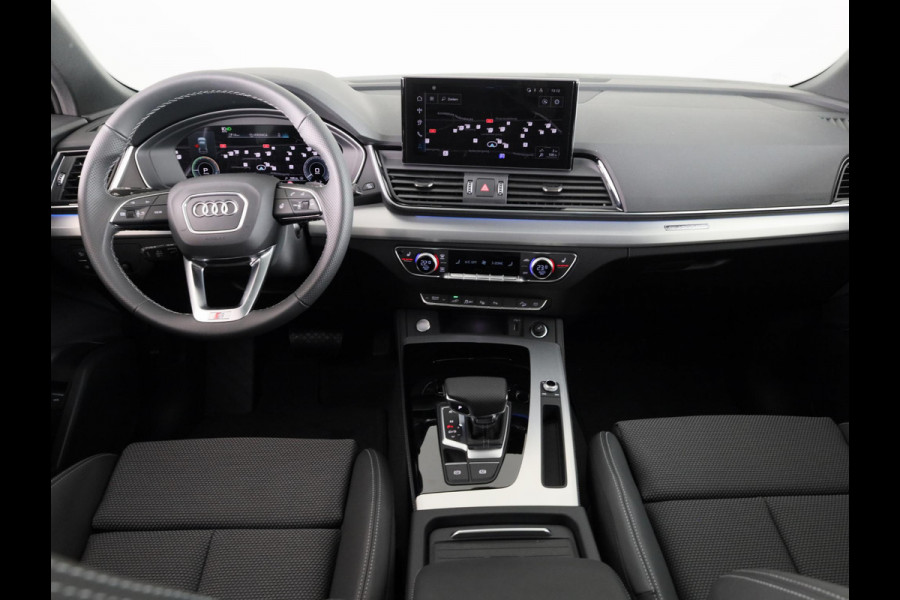 Audi Q5 S edition Competition 50 TFSI e 220 kW / 299 PK SU panoramadak, adaptive airsuspension, comfortsleutel, optiekpakket zwart plus, assistentiepakket parking
