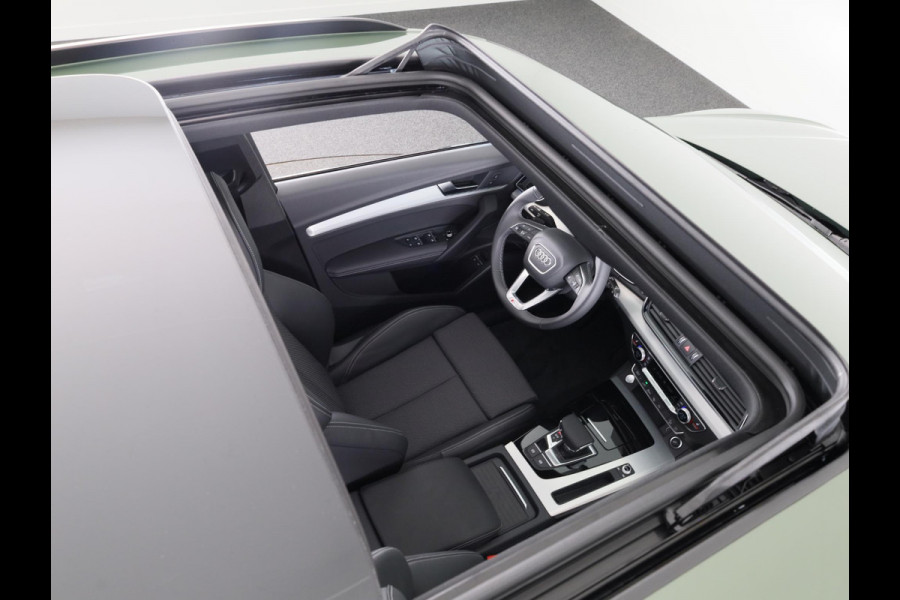 Audi Q5 S edition Competition 50 TFSI e 220 kW / 299 PK SU panoramadak, adaptive airsuspension, comfortsleutel, optiekpakket zwart plus, assistentiepakket parking