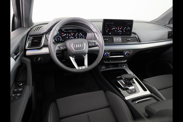 Audi Q5 S edition Competition 50 TFSI e 220 kW / 299 PK SU panoramadak, adaptive airsuspension, comfortsleutel, optiekpakket zwart plus, assistentiepakket parking