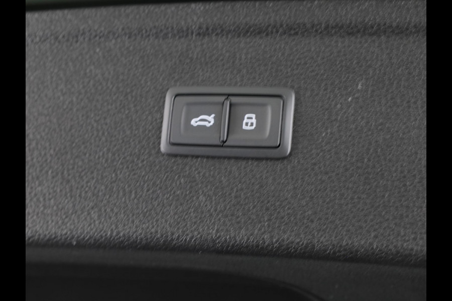 Audi Q5 S edition Competition 50 TFSI e 220 kW / 299 PK SU panoramadak, adaptive airsuspension, comfortsleutel, optiekpakket zwart plus, assistentiepakket parking