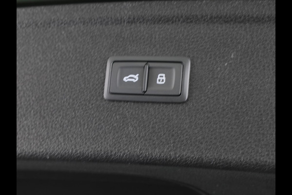 Audi Q5 S edition Competition 50 TFSI e 220 kW / 299 PK SU panoramadak, adaptive airsuspension, comfortsleutel, optiekpakket zwart plus, assistentiepakket parking
