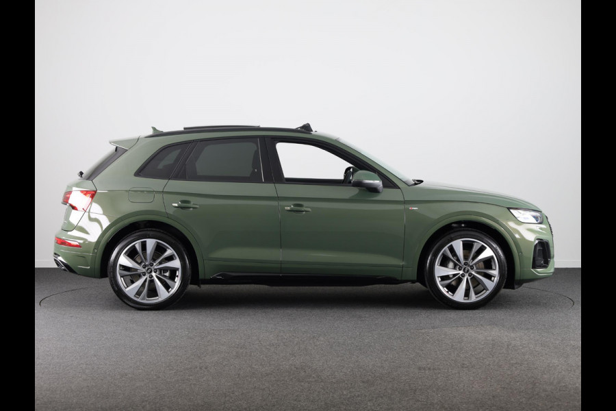 Audi Q5 S edition Competition 50 TFSI e 220 kW / 299 PK SU panoramadak, adaptive airsuspension, comfortsleutel, optiekpakket zwart plus, assistentiepakket parking