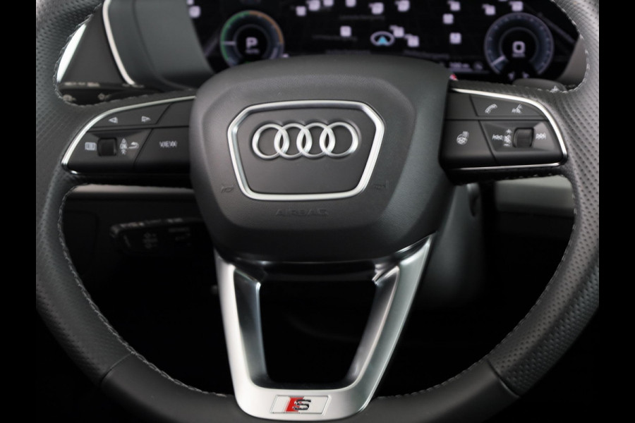 Audi Q5 S edition Competition 50 TFSI e 220 kW / 299 PK SU panoramadak, adaptive airsuspension, comfortsleutel, optiekpakket zwart plus, assistentiepakket parking