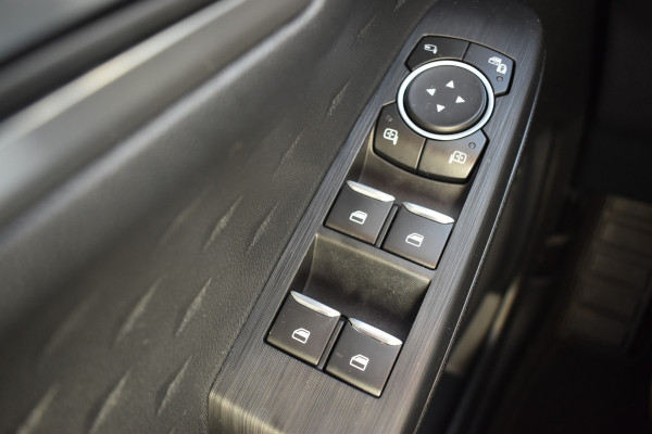Ford Kuga 2.5 PHEV Titanium X Automaat / Keyless / B&O Audio / Trekhaak / Carplay / 18" LM