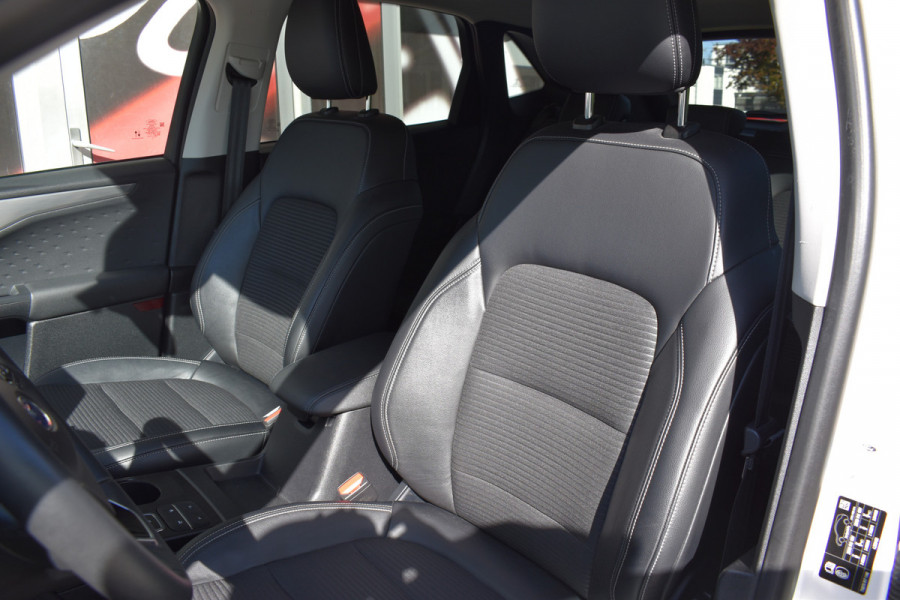 Ford Kuga 2.5 PHEV Titanium X Automaat / Keyless / B&O Audio / Trekhaak / Carplay / 18" LM