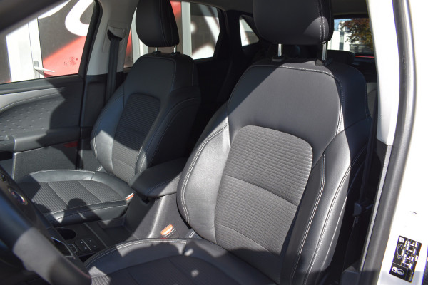 Ford Kuga 2.5 PHEV Titanium X Automaat / Keyless / B&O Audio / Trekhaak / Carplay / 18" LM