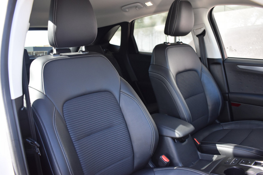 Ford Kuga 2.5 PHEV Titanium X Automaat / Keyless / B&O Audio / Trekhaak / Carplay / 18" LM