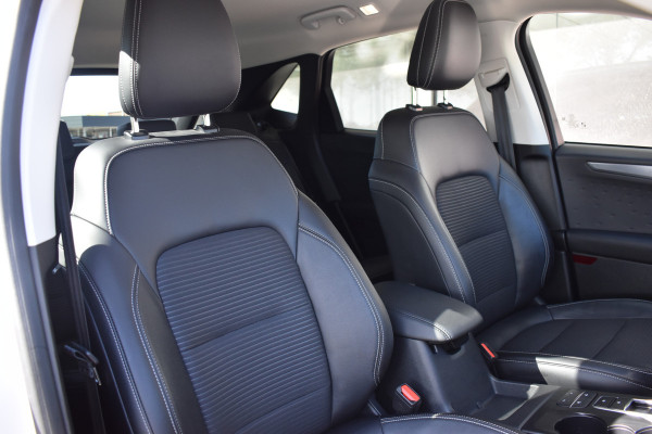 Ford Kuga 2.5 PHEV Titanium X Automaat / Keyless / B&O Audio / Trekhaak / Carplay / 18" LM