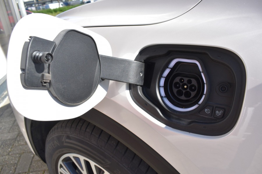 Ford Kuga 2.5 PHEV Titanium X Automaat / Keyless / B&O Audio / Trekhaak / Carplay / 18" LM