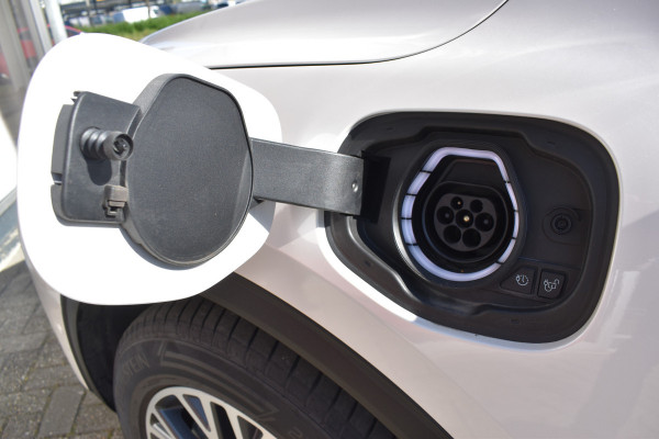 Ford Kuga 2.5 PHEV Titanium X Automaat / Keyless / B&O Audio / Trekhaak / Carplay / 18" LM