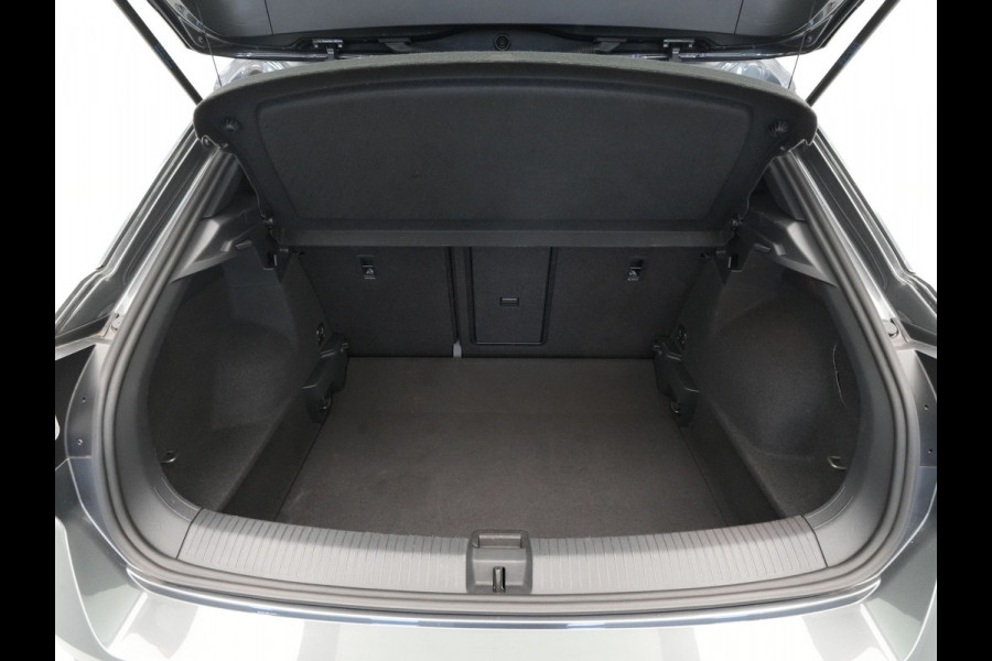 Volkswagen T-Roc 1.5 TSI 150pk DSG Sport Navigatie Trekhaak Stoelverwarming Pdc 129