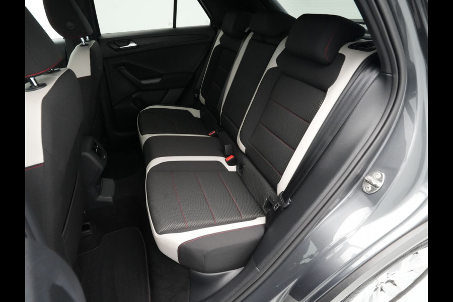 Volkswagen T-Roc 1.5 TSI 150pk DSG Sport Navigatie Trekhaak Stoelverwarming Pdc 129