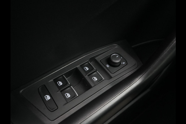 Volkswagen T-Roc 1.5 TSI 150pk DSG Sport Navigatie Trekhaak Stoelverwarming Pdc 129