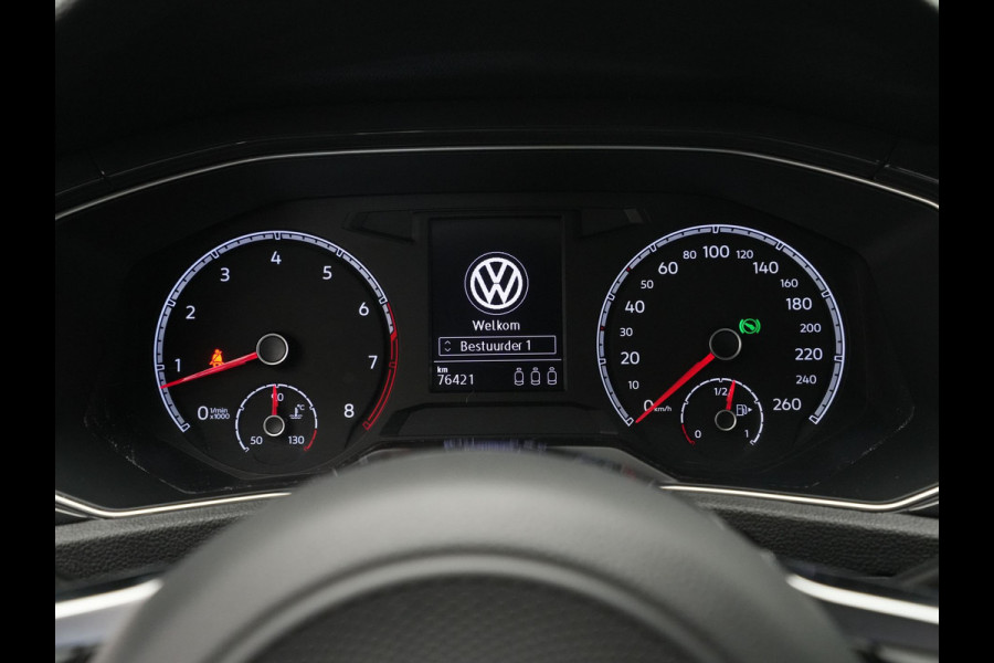 Volkswagen T-Roc 1.5 TSI 150pk DSG Sport Navigatie Trekhaak Stoelverwarming Pdc 129