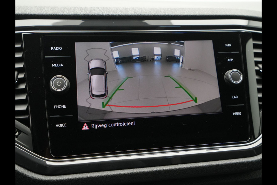 Volkswagen T-Roc 1.5 TSI 150pk DSG Sport Navigatie Trekhaak Stoelverwarming Pdc 129