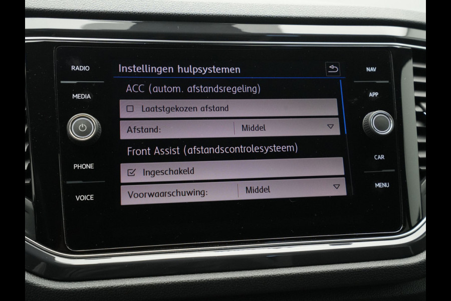 Volkswagen T-Roc 1.5 TSI 150pk DSG Sport Navigatie Trekhaak Stoelverwarming Pdc 129