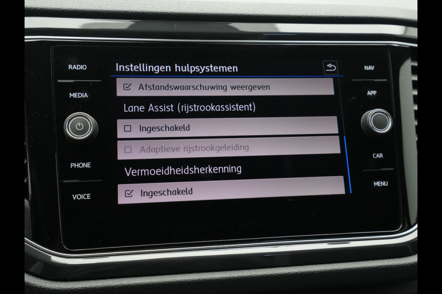 Volkswagen T-Roc 1.5 TSI 150pk DSG Sport Navigatie Trekhaak Stoelverwarming Pdc 129