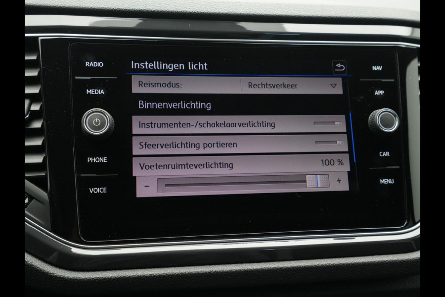 Volkswagen T-Roc 1.5 TSI 150pk DSG Sport Navigatie Trekhaak Stoelverwarming Pdc 129