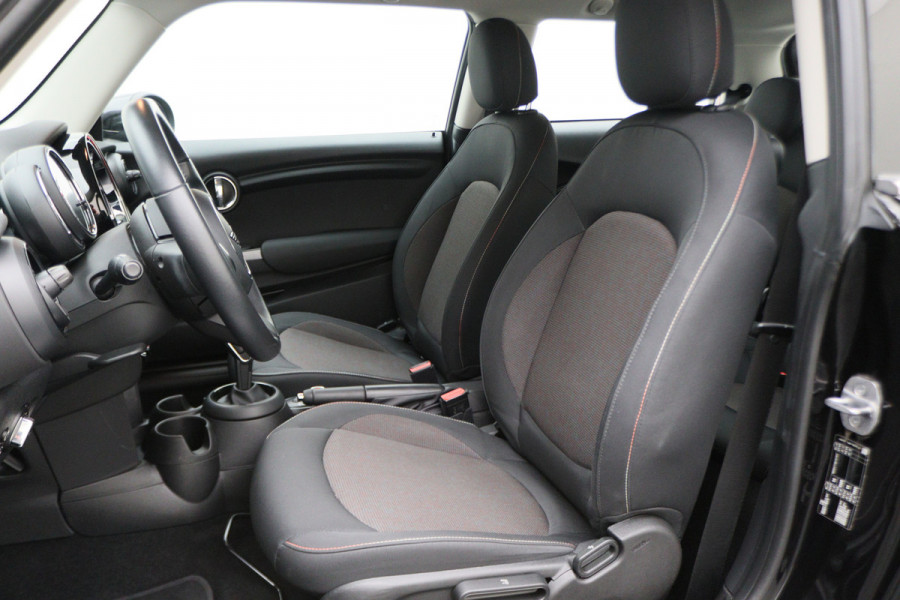 MINI Mini 1.5 Cooper Essential Automaat LED, Airco, Bluetooth, DAB, Elektr. Pakket