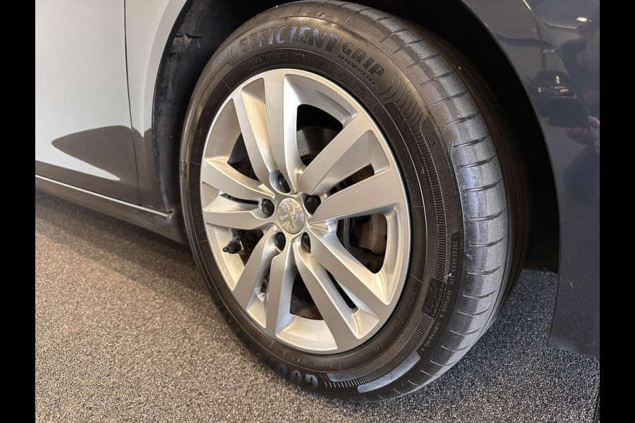 Peugeot 308 SW 1.2 110PK PureTech Blue Lease Executive Airco Navi Panoramadak Cruise Control 16" LM Velgen