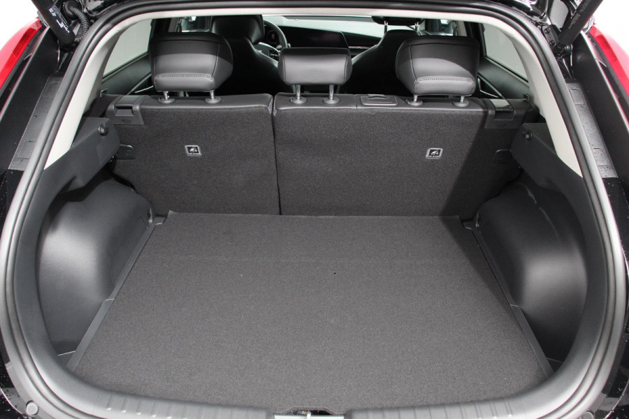 Kia Niro EV ExecutiveLine 64.8 kWh Kia Niro EV ExecutiveLine 64.8kWh Nieuw Model! | Leder | Schuif-kantel dak | Electrisch bedienbare achterklep | DAB | Led | Camera