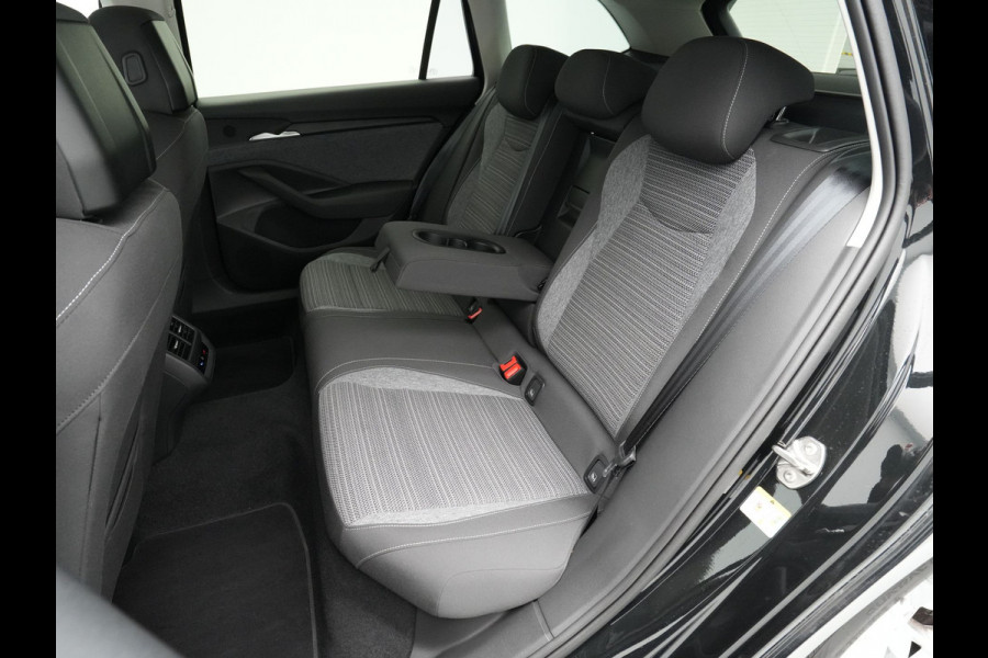 Škoda Superb Combi 1.5 TSI 150pk MHEV First Edition Trekhaak Navigatie Camera Stoelverwarming
