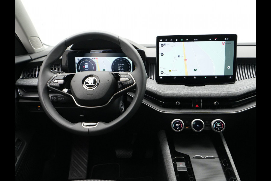 Škoda Superb Combi 1.5 TSI 150pk MHEV First Edition Trekhaak Navigatie Camera Stoelverwarming