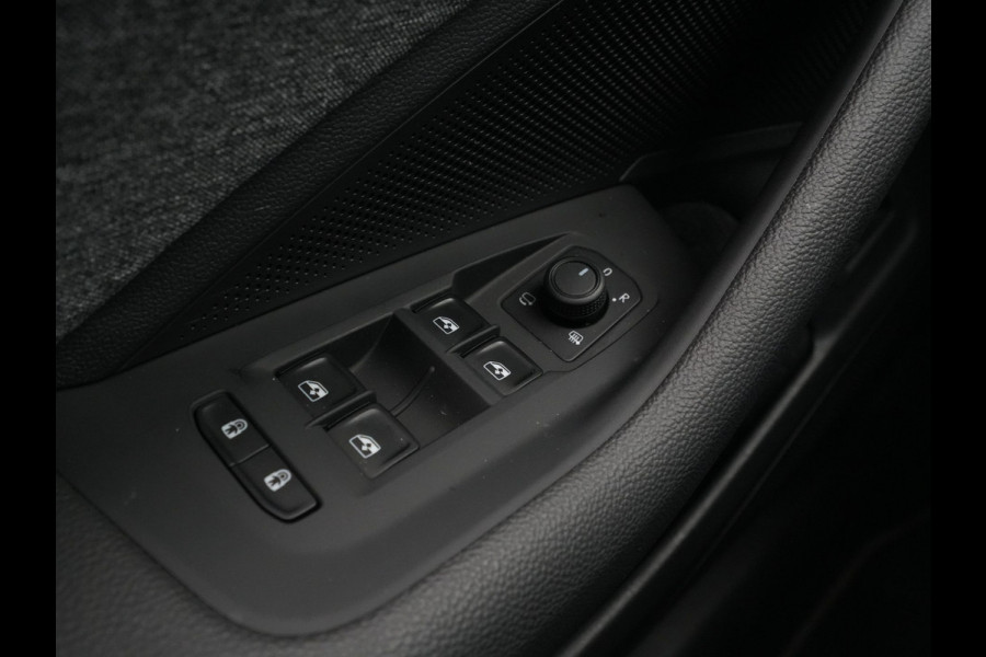 Škoda Superb Combi 1.5 TSI 150pk MHEV First Edition Trekhaak Navigatie Camera Stoelverwarming