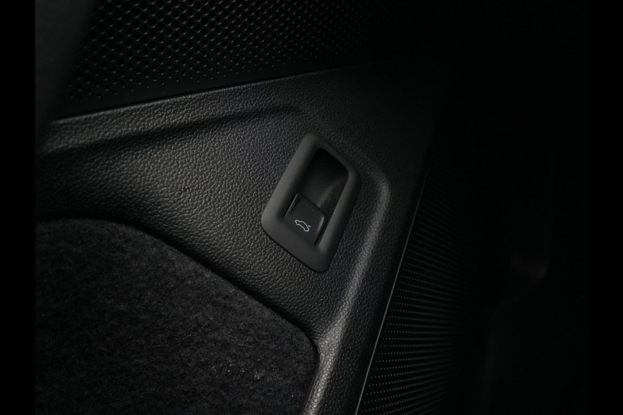 Škoda Superb Combi 1.5 TSI 150pk MHEV First Edition Trekhaak Navigatie Camera Stoelverwarming