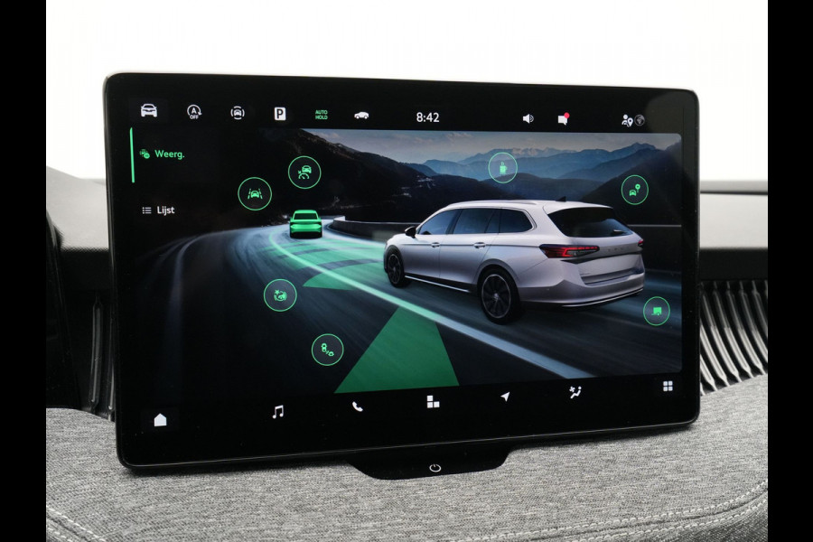 Škoda Superb Combi 1.5 TSI 150pk MHEV First Edition Trekhaak Navigatie Camera Stoelverwarming
