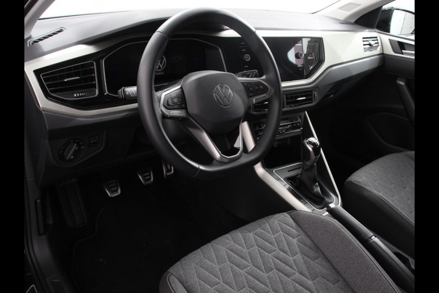 Volkswagen Polo 1.0 TSI Move Navigatie App Connect / Android Auto / Apple Carplay Climate Control Parkeer sensoren Lichtmetalen Velgen Dab Digitale Cockpit