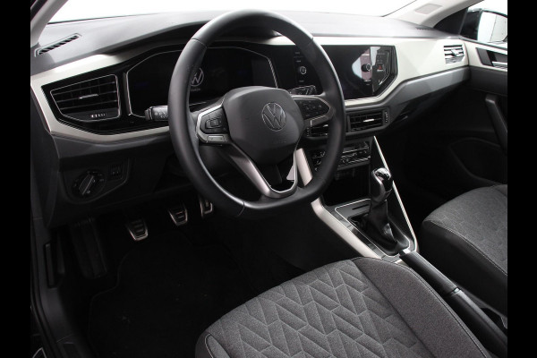 Volkswagen Polo 1.0 TSI Move Navigatie App Connect / Android Auto / Apple Carplay Climate Control Parkeer sensoren Lichtmetalen Velgen Dab Digitale Cockpit