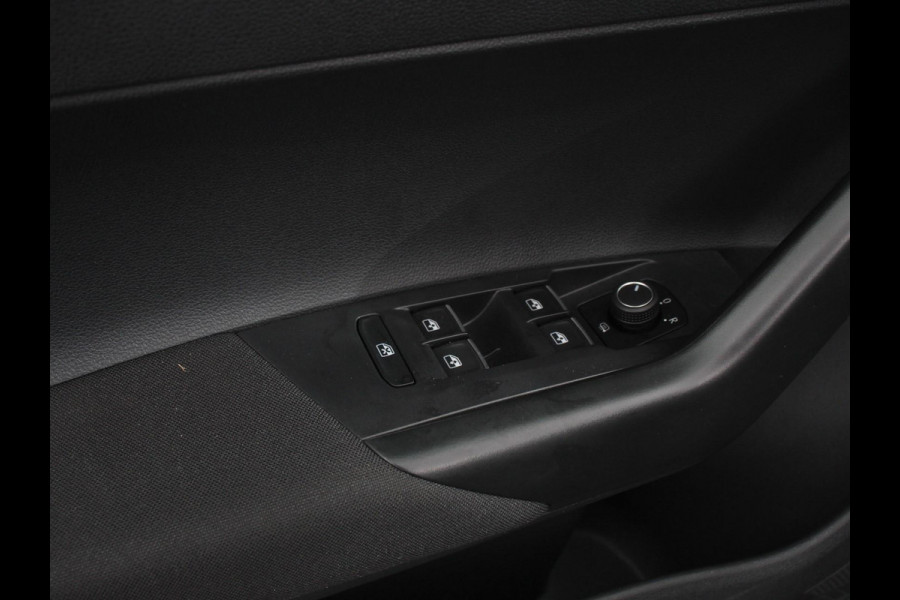 Volkswagen Polo 1.0 TSI Move Navigatie App Connect / Android Auto / Apple Carplay Climate Control Parkeer sensoren Lichtmetalen Velgen Dab Digitale Cockpit