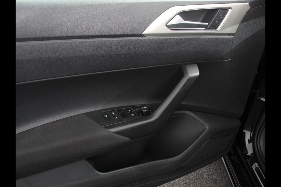 Volkswagen Polo 1.0 TSI Move Navigatie App Connect / Android Auto / Apple Carplay Climate Control Parkeer sensoren Lichtmetalen Velgen Dab Digitale Cockpit