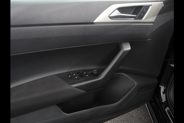 Volkswagen Polo 1.0 TSI Move Navigatie App Connect / Android Auto / Apple Carplay Climate Control Parkeer sensoren Lichtmetalen Velgen Dab Digitale Cockpit