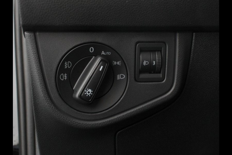 Volkswagen Polo 1.0 TSI Move Navigatie App Connect / Android Auto / Apple Carplay Climate Control Parkeer sensoren Lichtmetalen Velgen Dab Digitale Cockpit