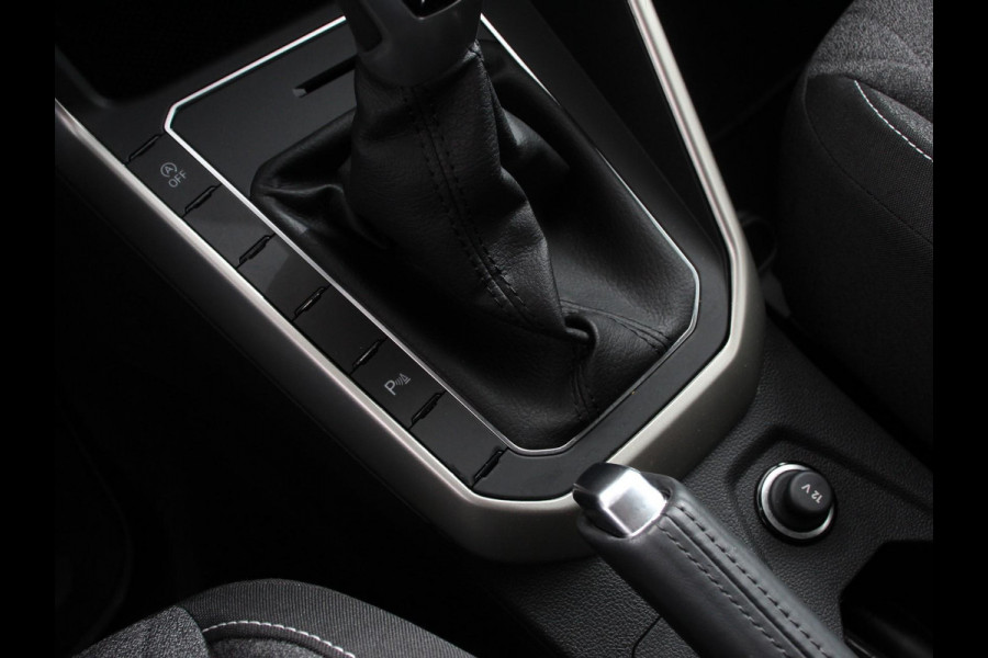 Volkswagen Polo 1.0 TSI Move Navigatie App Connect / Android Auto / Apple Carplay Climate Control Parkeer sensoren Lichtmetalen Velgen Dab Digitale Cockpit