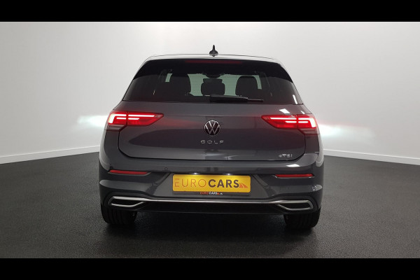 Volkswagen Golf 1.5 eTSI 150pk DSG Style | Navigatie | Climate Control | Camera | Parkeer sensoren | 18" LMV| Led | Keyless entry | Stoelverwarming
