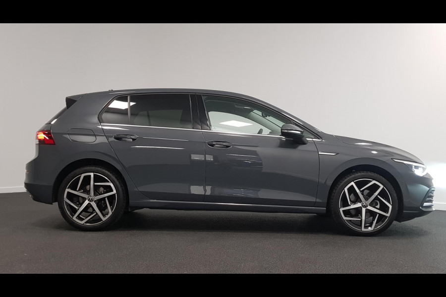 Volkswagen Golf 1.5 eTSI 150pk DSG Style | Navigatie | Climate Control | Camera | Parkeer sensoren | 18" LMV| Led | Keyless entry | Stoelverwarming