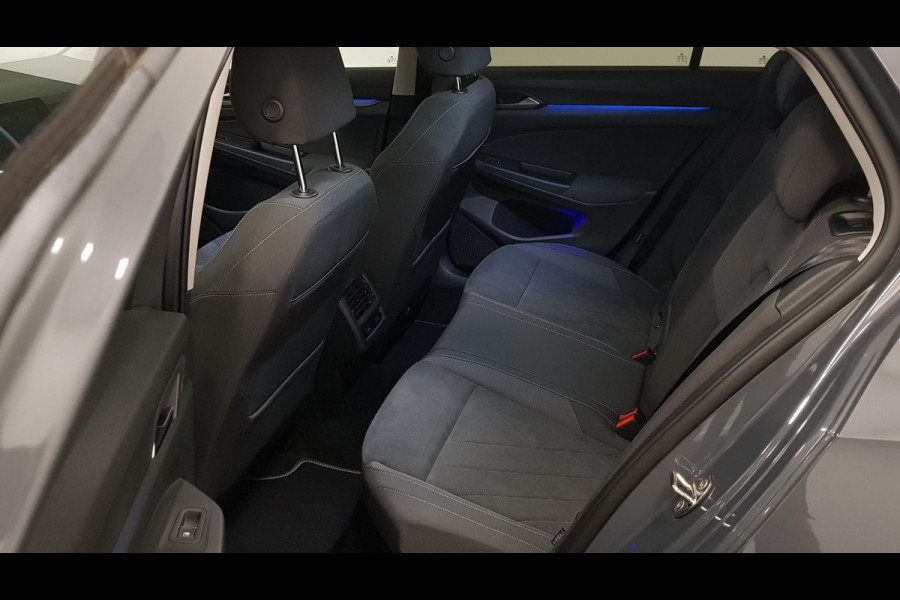 Volkswagen Golf 1.5 eTSI 150pk DSG Style | Navigatie | Climate Control | Camera | Parkeer sensoren | 18" LMV| Led | Keyless entry | Stoelverwarming