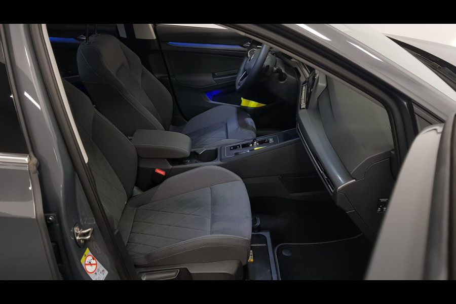 Volkswagen Golf 1.5 eTSI 150pk DSG Style | Navigatie | Climate Control | Camera | Parkeer sensoren | 18" LMV| Led | Keyless entry | Stoelverwarming