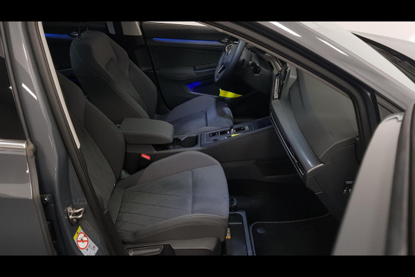 Volkswagen Golf 1.5 eTSI 150pk DSG Style | Navigatie | Climate Control | Camera | Parkeer sensoren | 18" LMV| Led | Keyless entry | Stoelverwarming