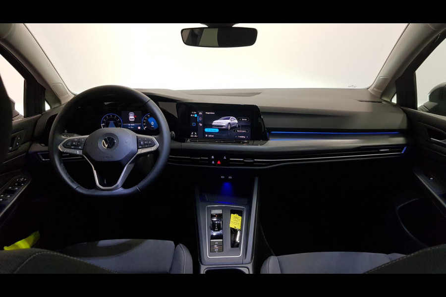 Volkswagen Golf 1.5 eTSI 150pk DSG Style | Navigatie | Climate Control | Camera | Parkeer sensoren | 18" LMV| Led | Keyless entry | Stoelverwarming