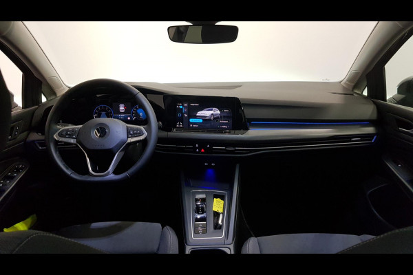 Volkswagen Golf 1.5 eTSI 150pk DSG Style | Navigatie | Climate Control | Camera | Parkeer sensoren | 18" LMV| Led | Keyless entry | Stoelverwarming