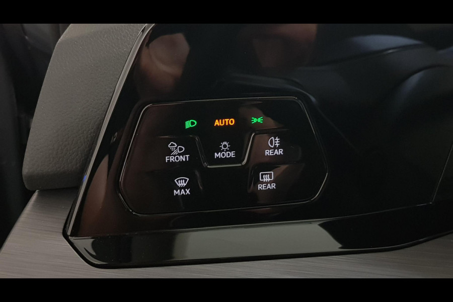 Volkswagen Golf 1.5 eTSI 150pk DSG Style | Navigatie | Climate Control | Camera | Parkeer sensoren | 18" LMV| Led | Keyless entry | Stoelverwarming